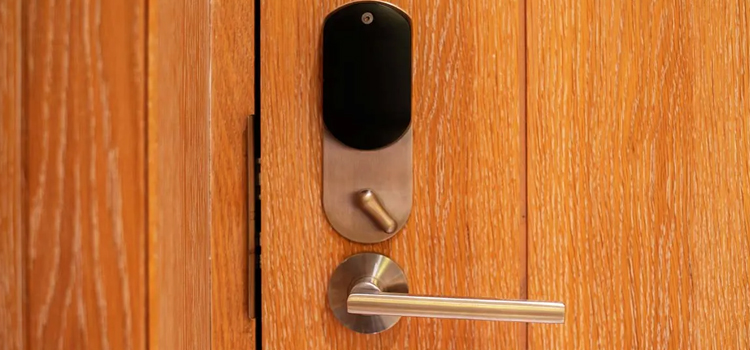 Automatic Locking Door Knob Lindsay